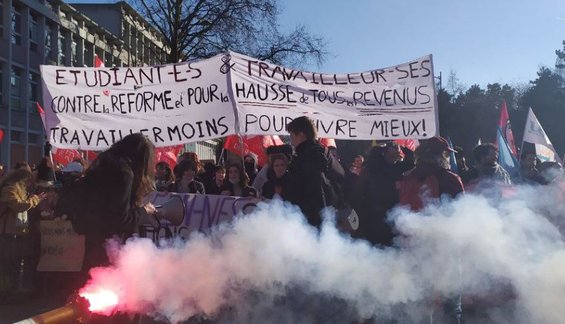 banderole des étudiant-es toulousain-es lors de la manif du 7 février